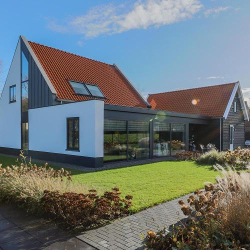 Vrijstaande woning met garage in Noordgouwe