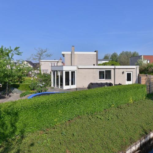 Uitbreiding boven op woning