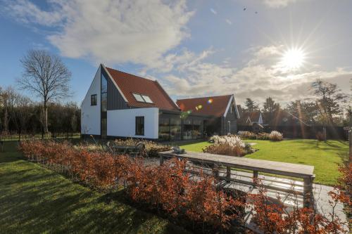 Vrijstaande woning met garage in Noordgouwe