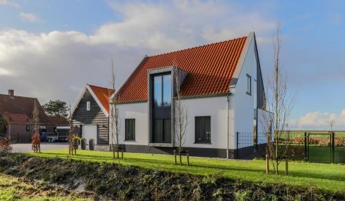 Vrijstaande woning met garage in Noordgouwe